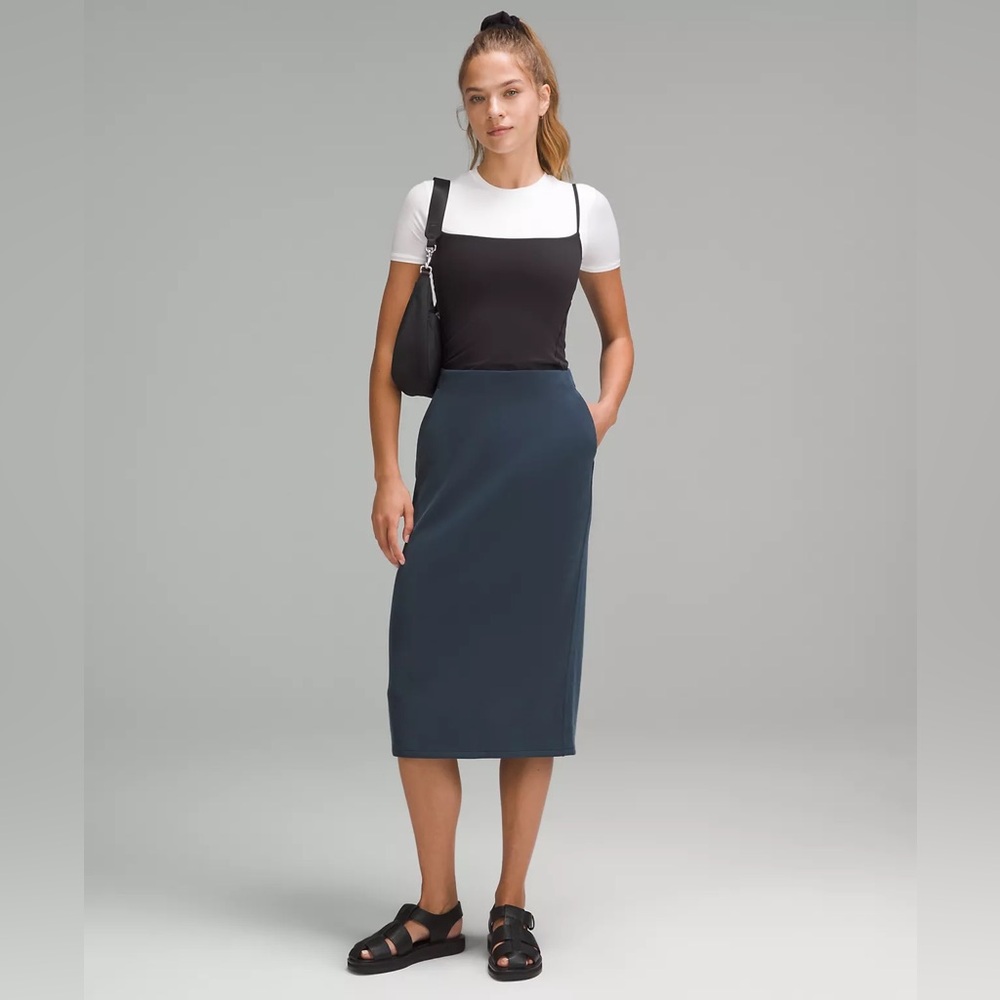 LULULEMON Classic Navy Midi Pencil Skirt - Womens